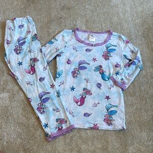 ESME pajama set
Smoke free pet free home
Amazing condition